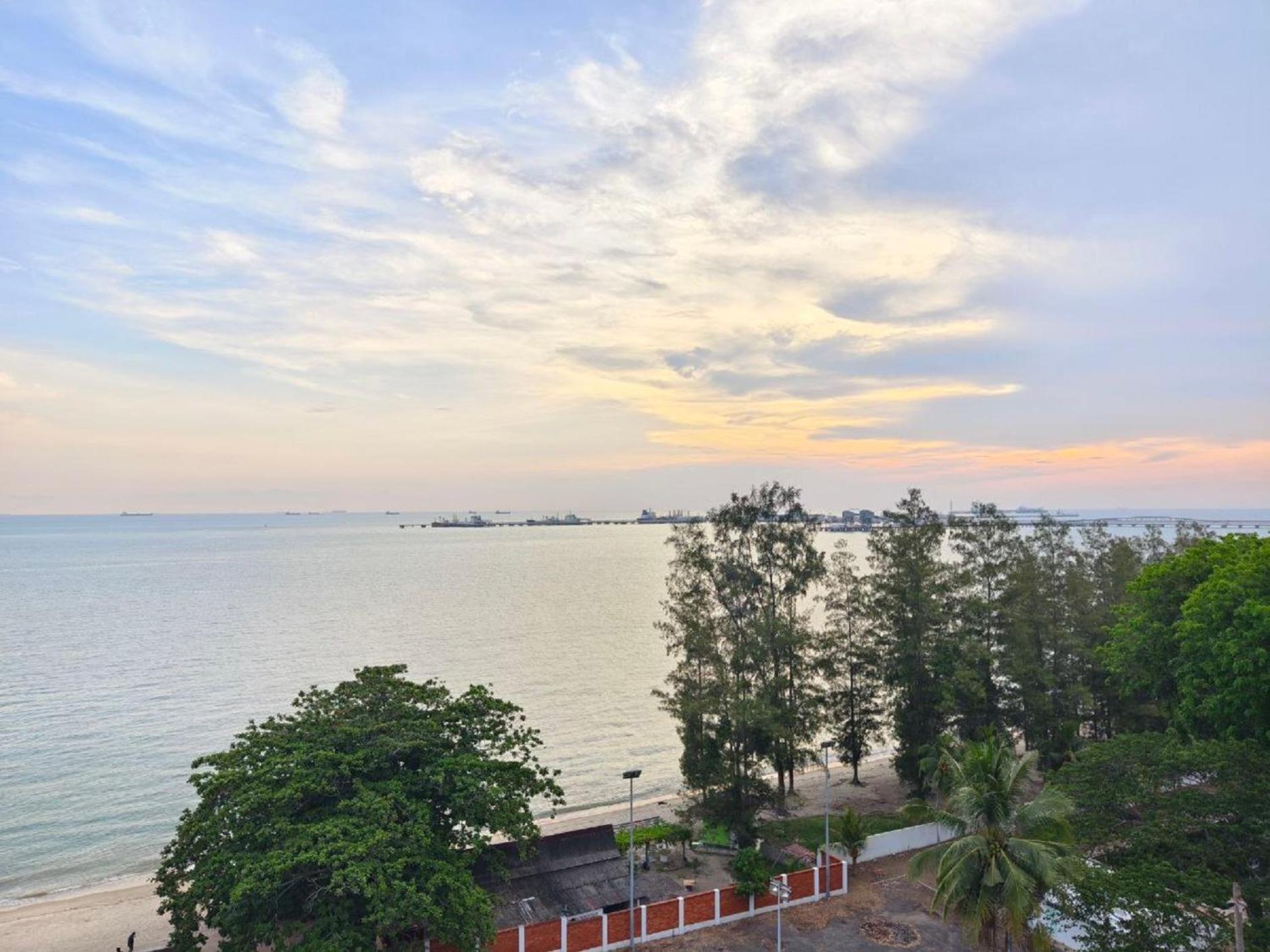 Mutiara Melaka Beach Resort By Glex Tangga Batu Buitenkant foto